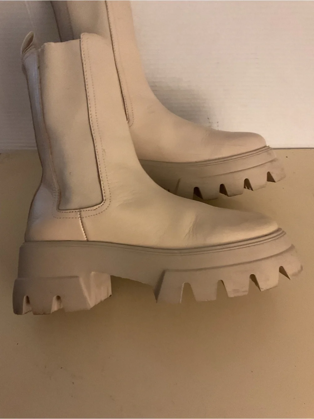 Thursday women crème leather platform Chelsea heel boots US 7.5